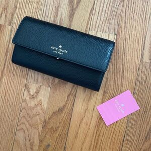 NWT. Kate Spade Pebbed Leather Black Wallet